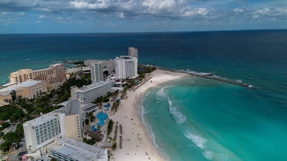 Playa Gaviota Azul desde el aire