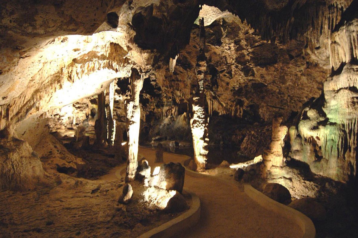 Dentro de las Cuevas de Hato