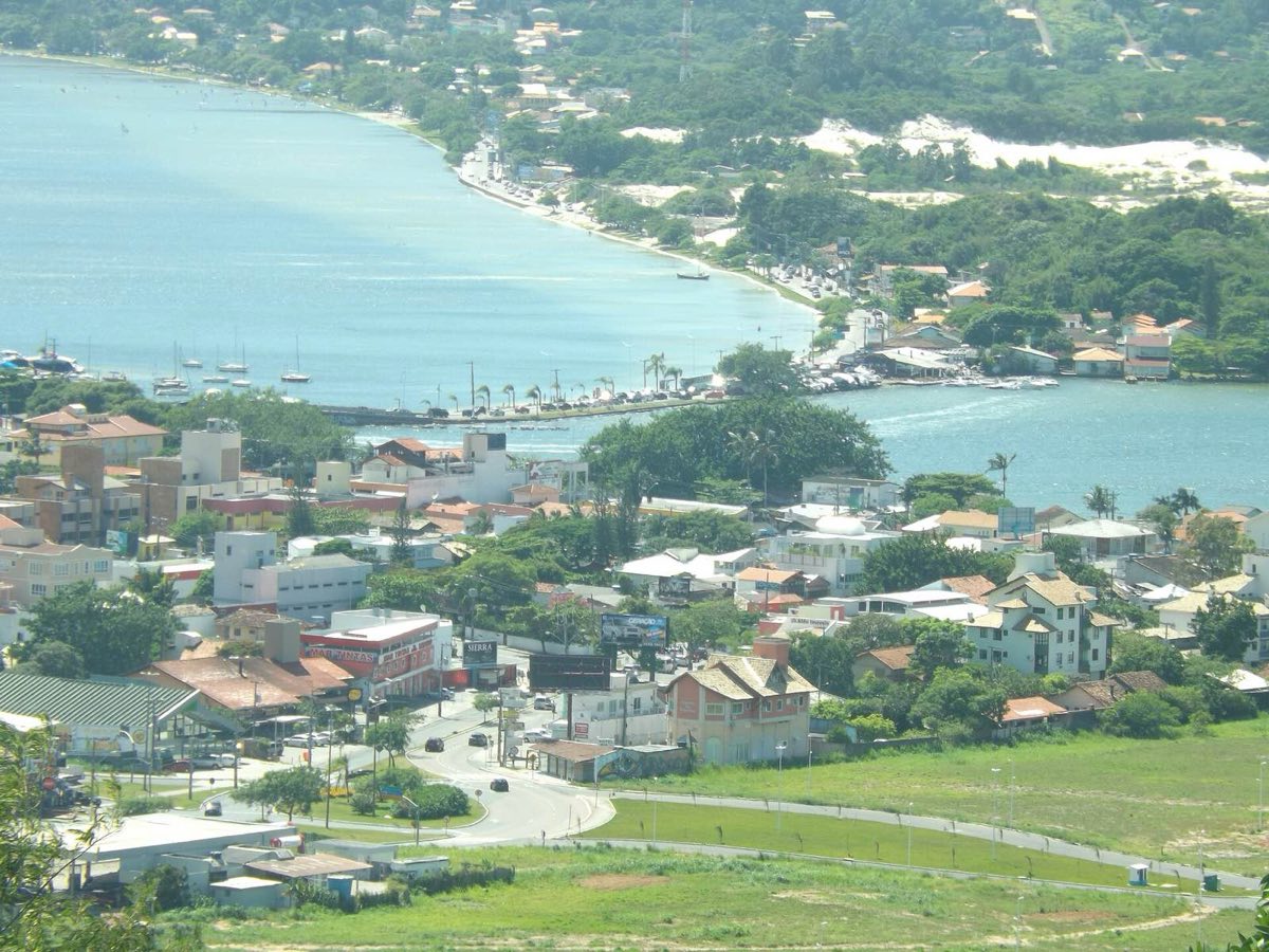 La Lagoa y su pueblo, desde el morro