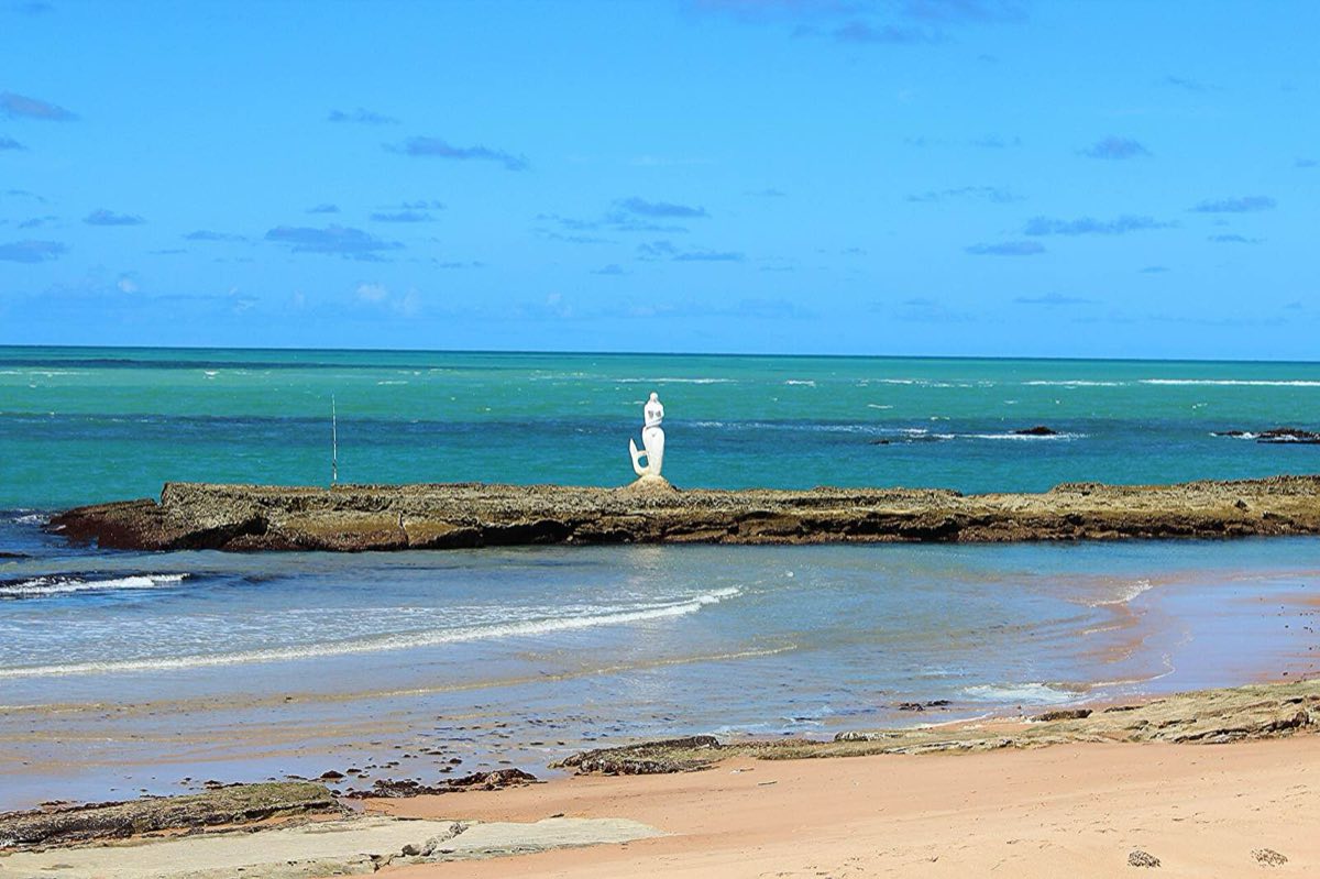 La sereia entre los arrecifes