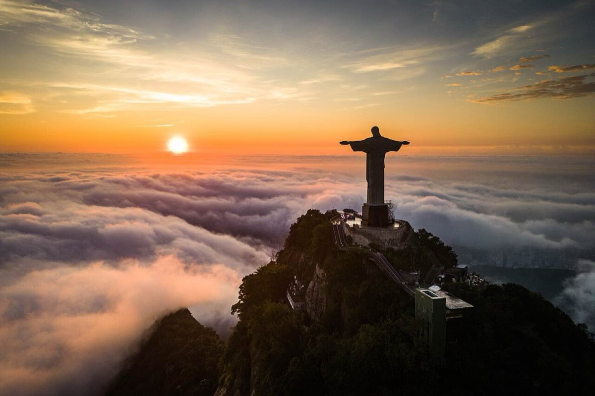 El Cristo sobre las nubes